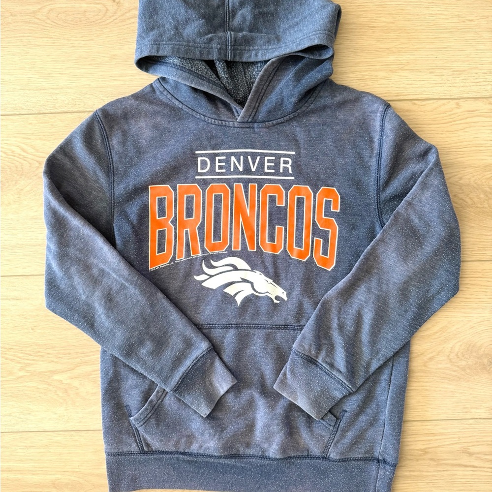 NFL Team Apparel Hoodie in Gray